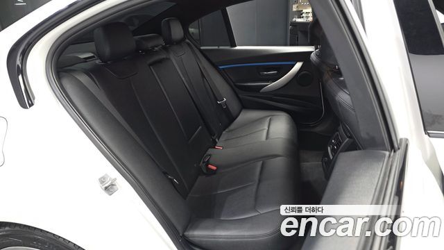 BMW 3-Series 2017 — photo 18