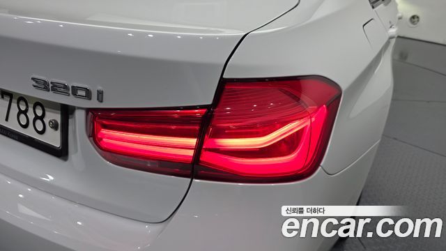 BMW 3-Series 2017 — photo 9