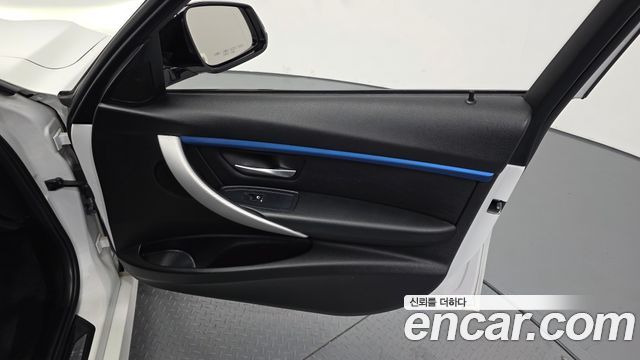 BMW 3-Series 2017 — photo 14