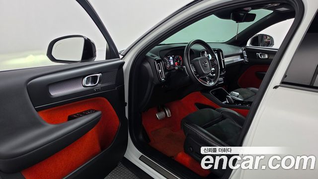 Volvo XC40 2019 — photo 13
