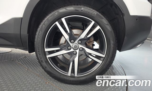 Volvo XC40 2019 — photo 7