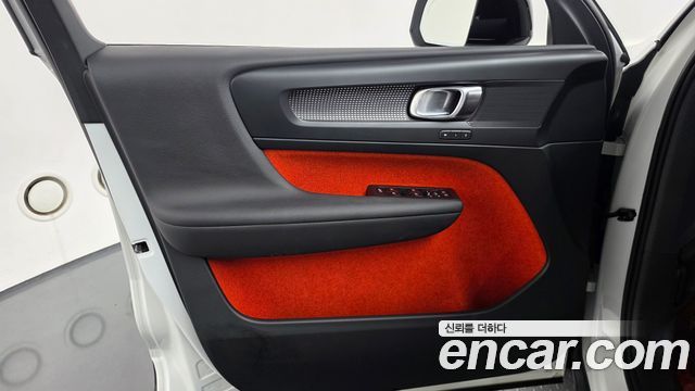 Volvo XC40 2019 — photo 14