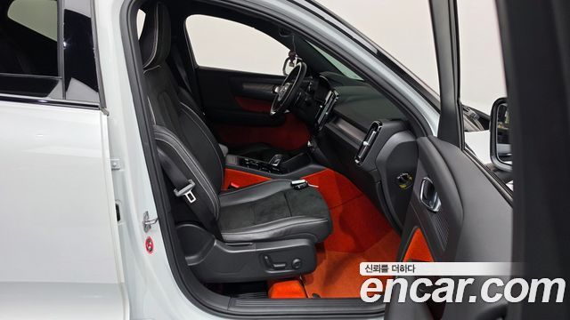 Volvo XC40 2019 — photo 16