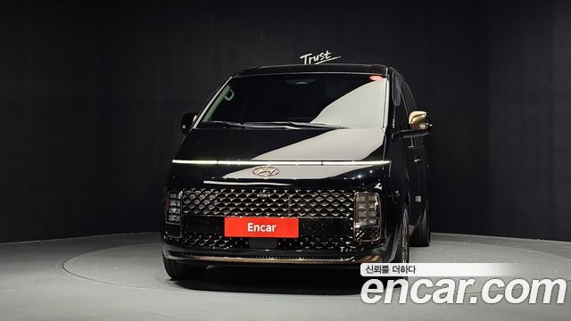 Hyundai Staria 2023 — photo 3