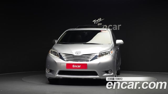 Toyota Sienna 2017 — photo 3