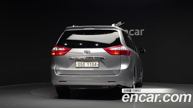 Toyota Sienna 2017 — photo 4