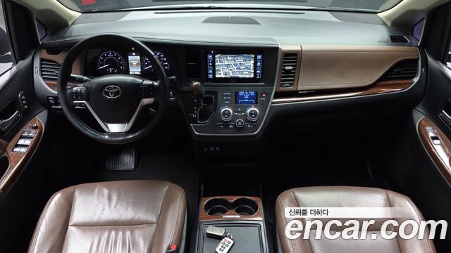 Toyota Sienna 2017 — photo 10