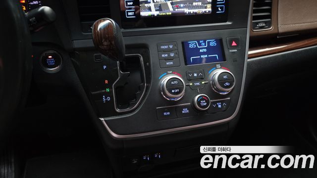 Toyota Sienna 2017 — photo 12