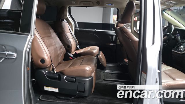 Toyota Sienna 2017 — photo 18