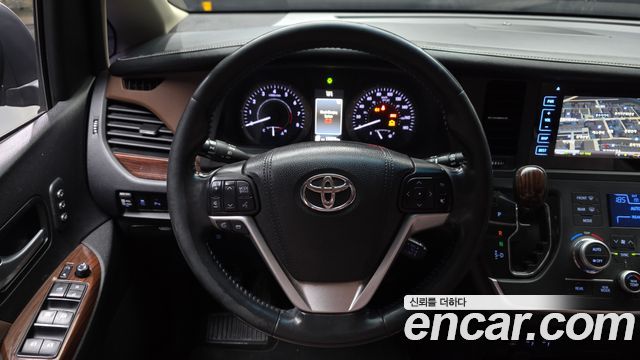 Toyota Sienna 2017 — photo 19