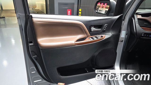 Toyota Sienna 2017 — photo 14