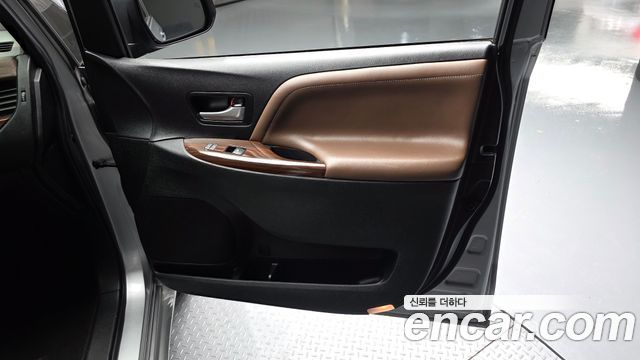 Toyota Sienna 2017 — photo 15