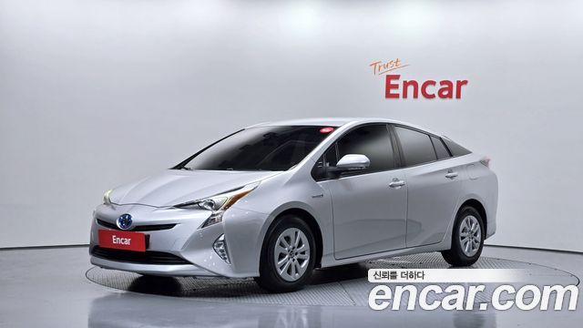 Toyota Prius 2017 — photo 1