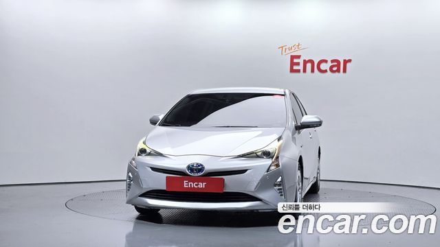 Toyota Prius 2017 — photo 3