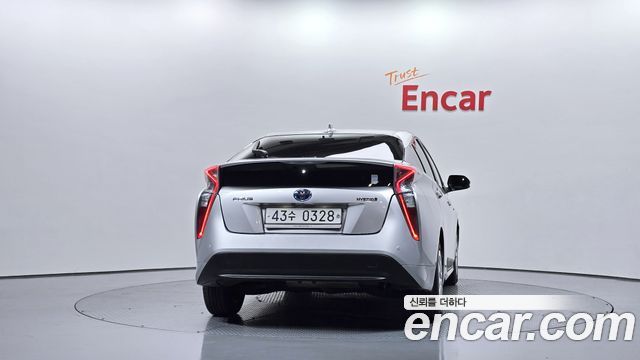 Toyota Prius 2017 — photo 4