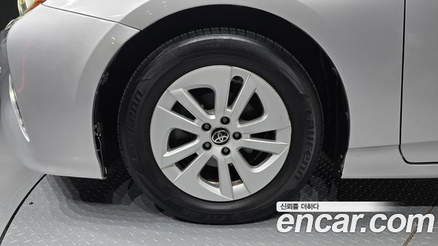 Toyota Prius 2017 — photo 5
