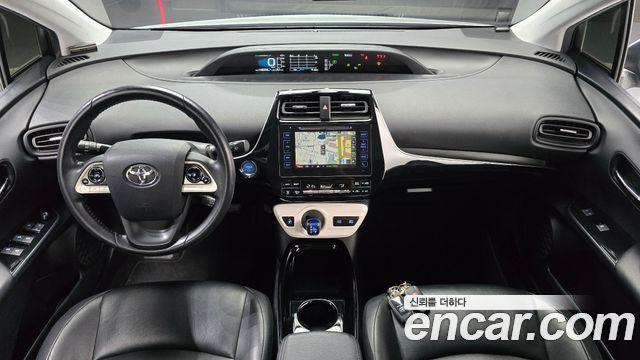 Toyota Prius 2017 — photo 7