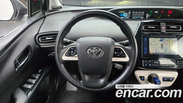 Toyota Prius 2017 — photo 13