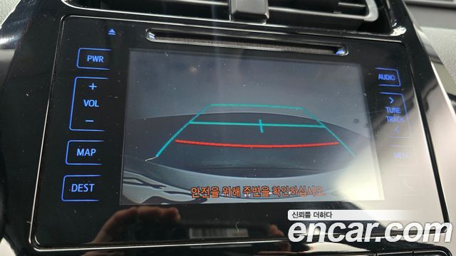 Toyota Prius 2017 — photo 15