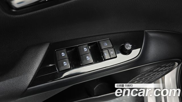 Toyota Prius 2017 — photo 17