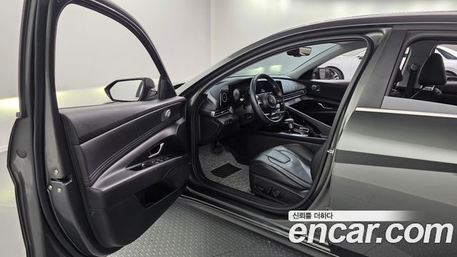 Hyundai AVANTE 2022 — photo 13