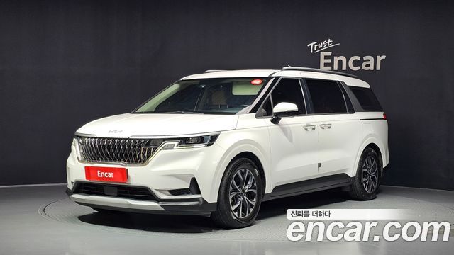 Kia Canival 2023 — photo 1
