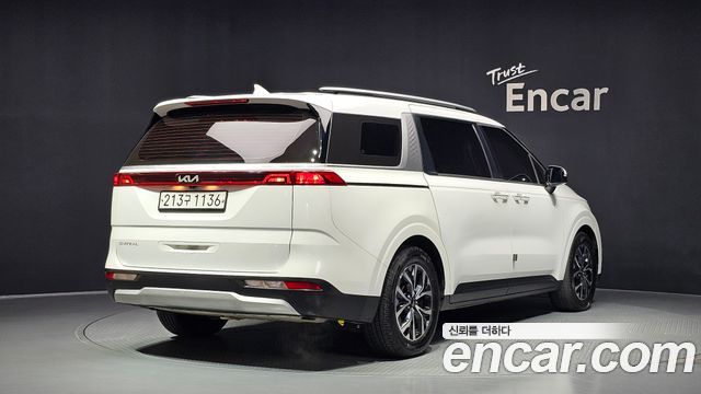 Kia Canival 2023 — photo 2