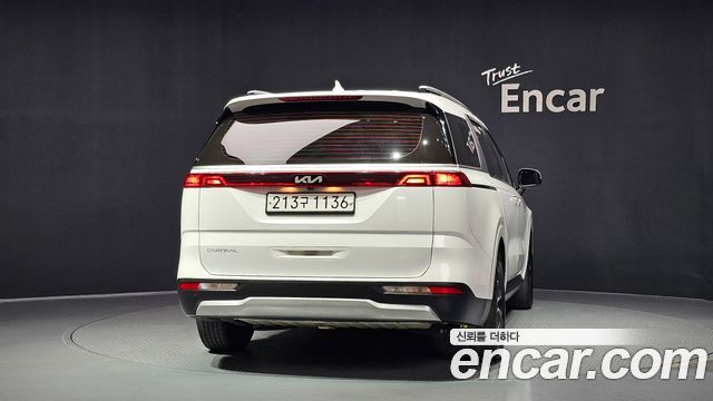 Kia Canival 2023 — photo 4