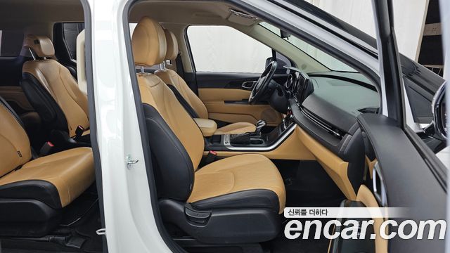 Kia Canival 2023 — photo 17