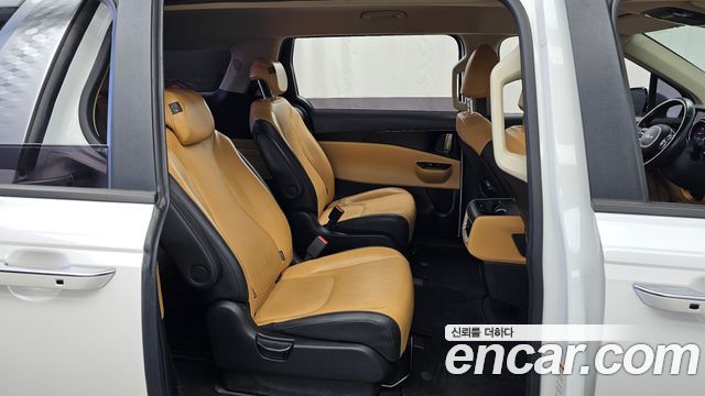 Kia Canival 2023 — photo 18