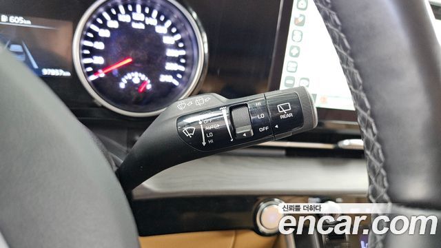 Kia Canival 2023 — photo 24