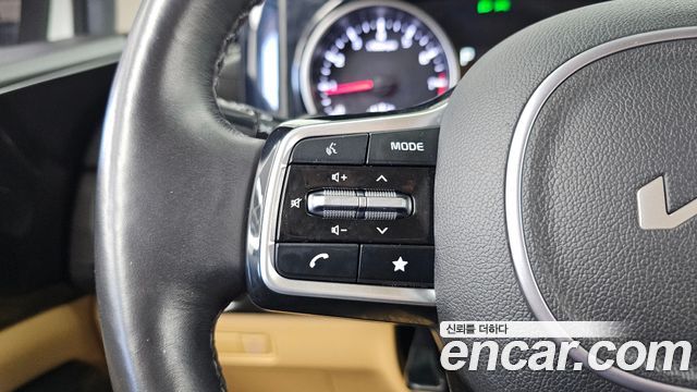 Kia Canival 2023 — photo 16