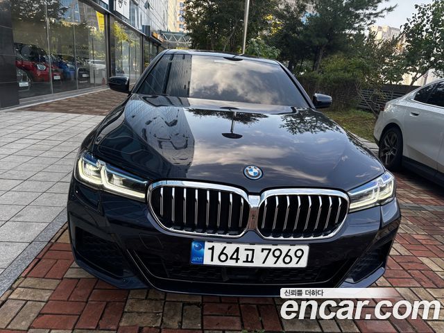 BMW 5-Series 2023 — photo 1