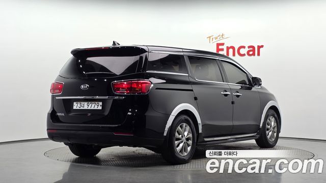 Kia Canival 2019 — photo 2