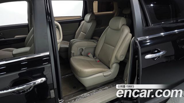 Kia Canival 2019 — photo 16