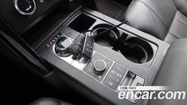 Land Rover Discovery 2019 — photo 9
