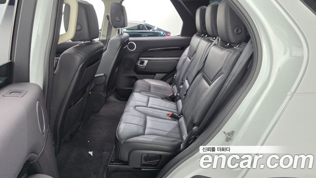 Land Rover Discovery 2019 — photo 11