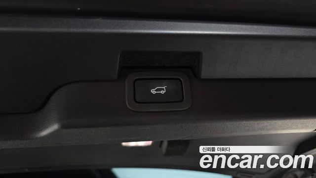 Land Rover Discovery 2019 — photo 19