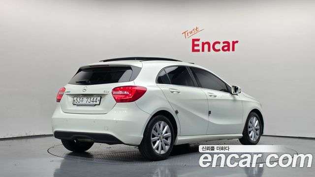 Mercedes-Benz A-Class 2015 — photo 2