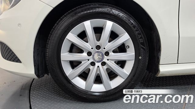 Mercedes-Benz A-Class 2015 — photo 5
