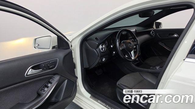 Mercedes-Benz A-Class 2015 — photo 10