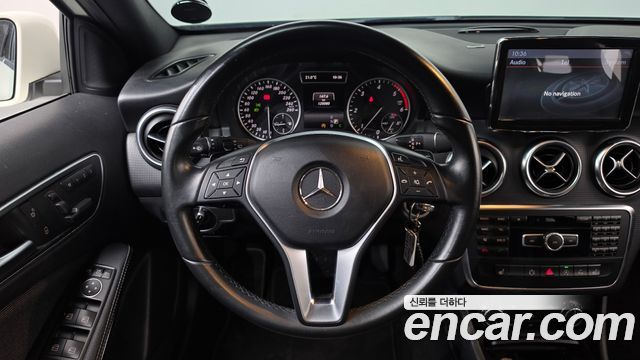 Mercedes-Benz A-Class 2015 — photo 13
