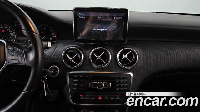 Mercedes-Benz A-Class 2015 — photo 14
