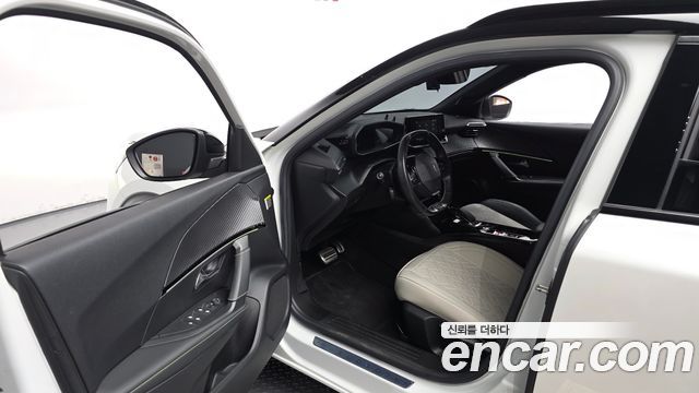Peugeot 2008 2021 — photo 13