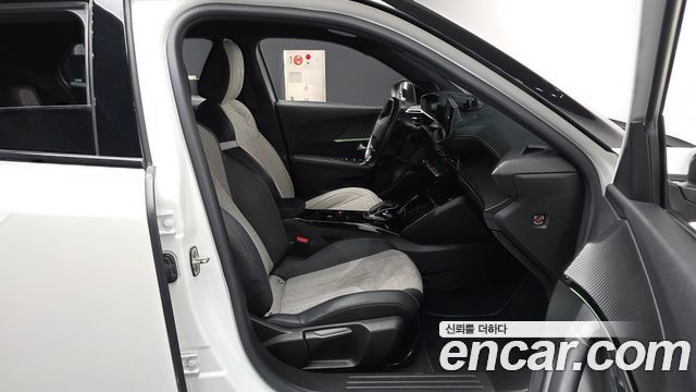 Peugeot 2008 2021 — photo 17