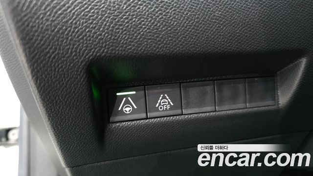Peugeot 2008 2021 — photo 23