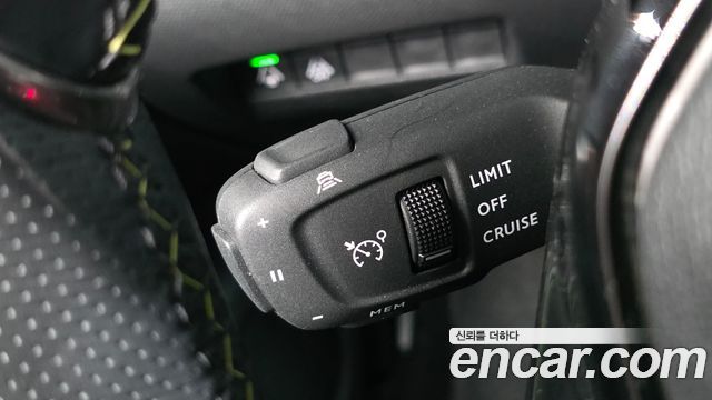 Peugeot 2008 2021 — photo 25