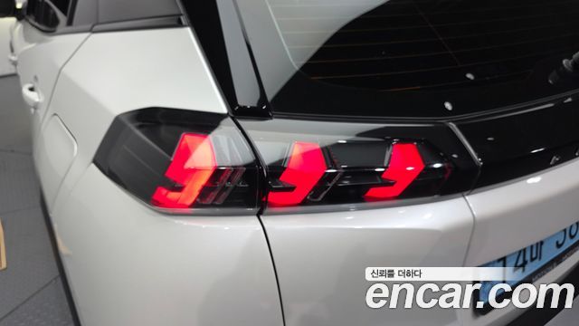 Peugeot 2008 2021 — photo 9