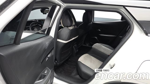 Peugeot 2008 2021 — photo 16