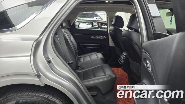 Genesis GV70 2021 — photo 17